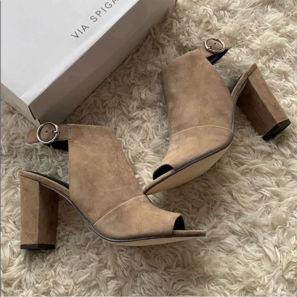 🌸SALE!🌸🆕 Via Spiga Leather Sandals